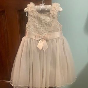 Size 4t Bonnie jean dark ivory dress. Used once for a flower girl dress.